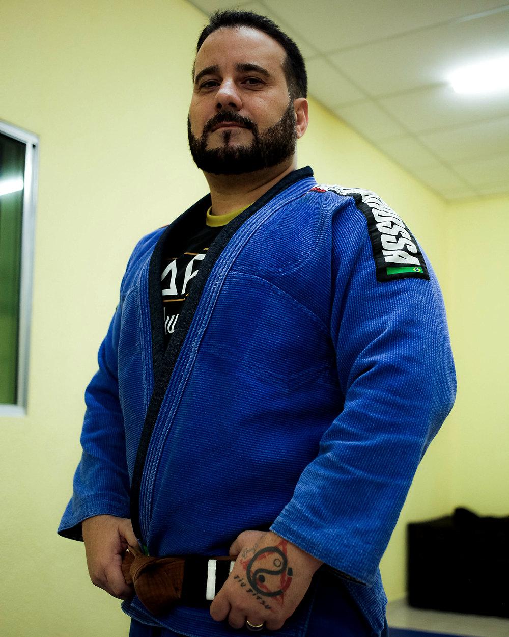 Prof. Diego de kimono azul